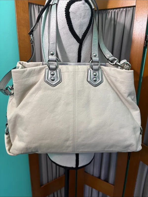Coach Ivory Leather Tote with Silver Accents - Image 9