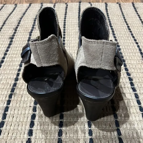 Franco Sarto‎ Buckle Peep Toe Stacked Suede Heeled Booties Size 8.5 A16 - Image 8