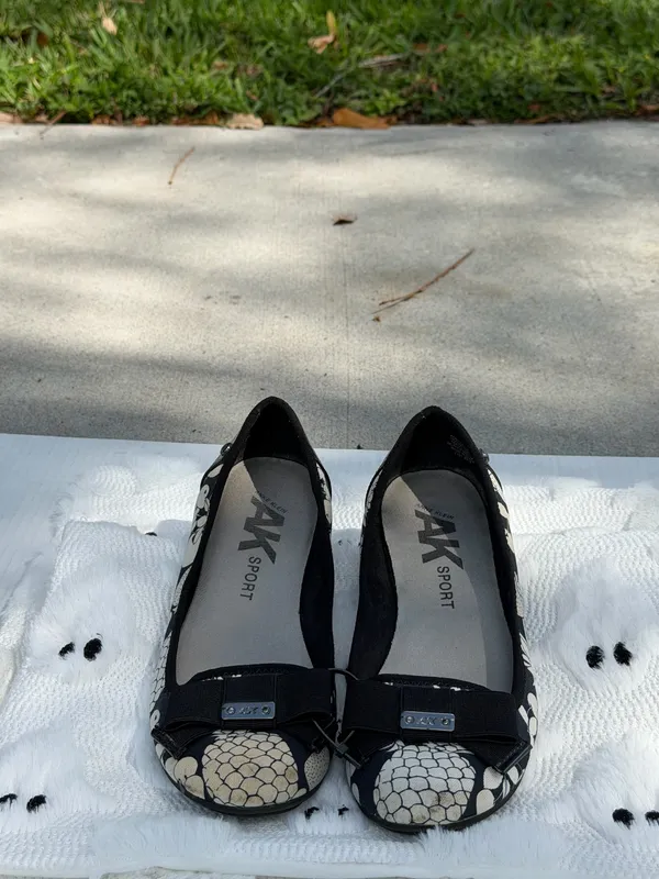 Anne Klein AK Sport Ballet Flats Womens Size 9M Black White Floral Comfort Shoes - Image 10