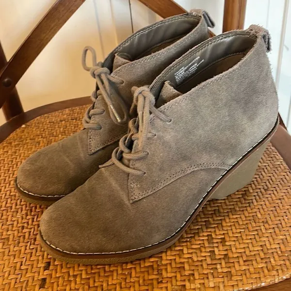 White Mountain Lambert genuine suede wedge lace up booties 8.5 - Image 4