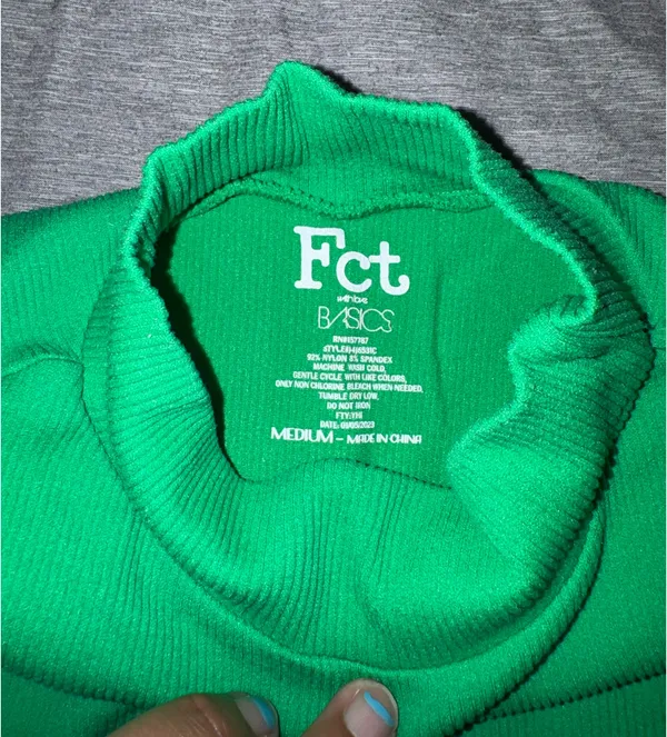 Sleeveless Green Mock Neck Top Size M - Image 2