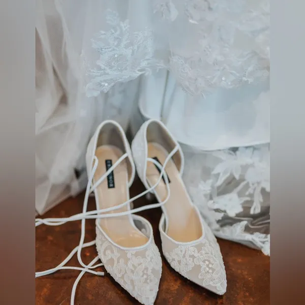 NIB Erijunior White Bridal Wedding Lace Tie Heels size 6 - Image 2