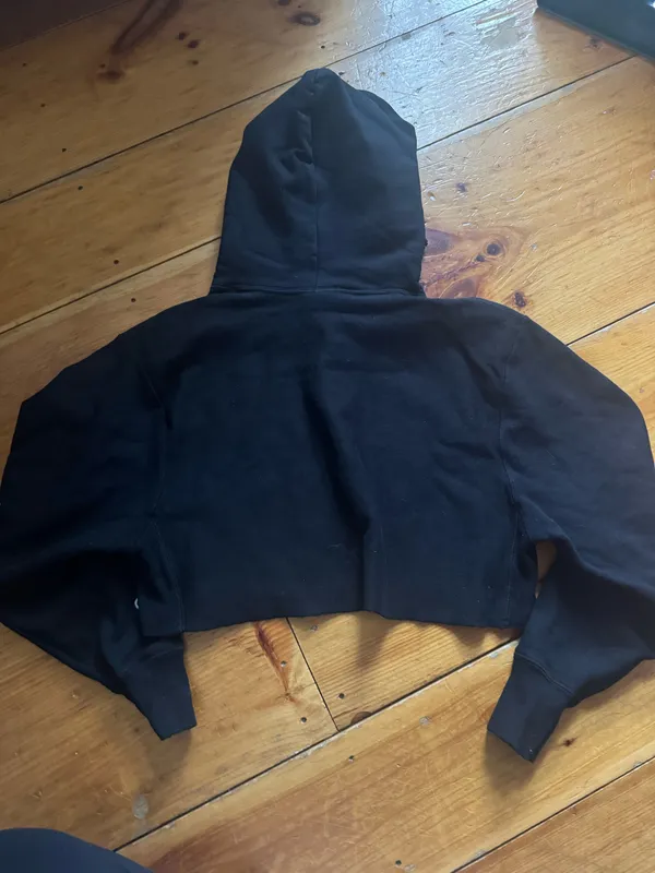 Cropped Champion Sweatshirt - Image 4