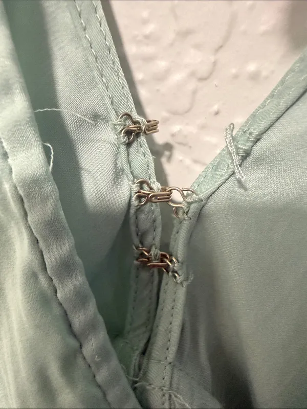FREE PEOPLE Light Sage Draped V-Neck Top Size Large (Oversized) - Image 5