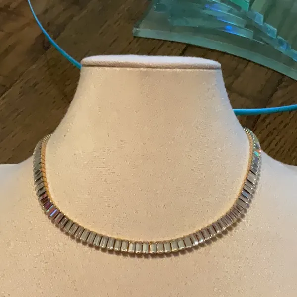 Source Unknown Elegant Gold Necklace - Image 3