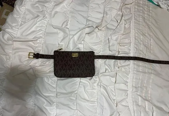 Michael Kors Fanny Pack - Image 2