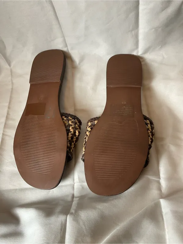 Steve Madden Brown and Tan Woven Slide Sandals size 7.5 - Image 4