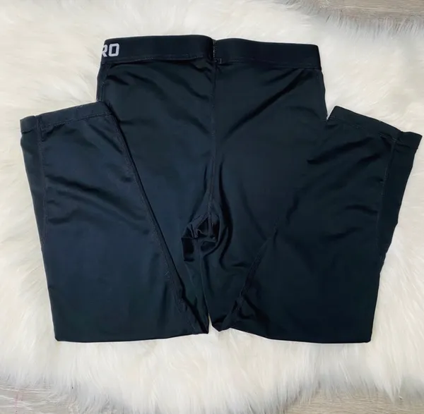 Nike Pro Black Cropped Leggings - Image 3