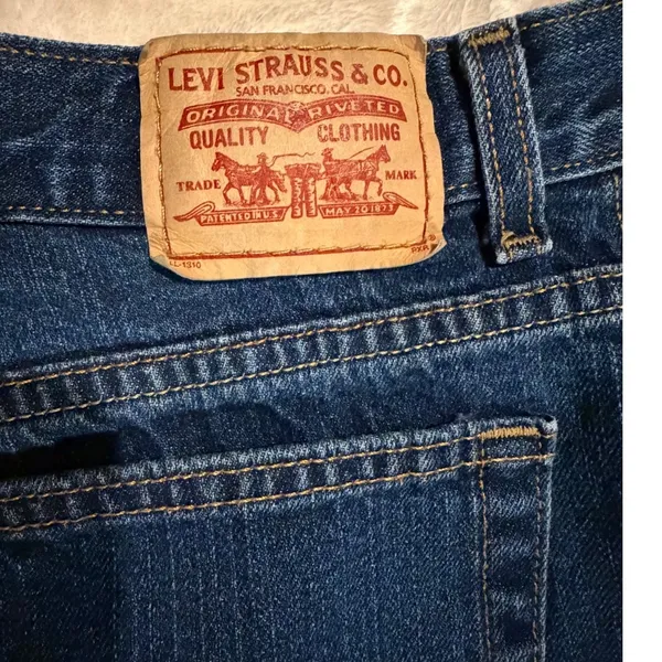 Late Y2K / Early 2000s Vintage Levi's 550 Relaxed Fit Jorts. Woman December 2006 - Image 11