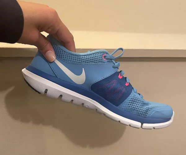 Sneakers - Image 3