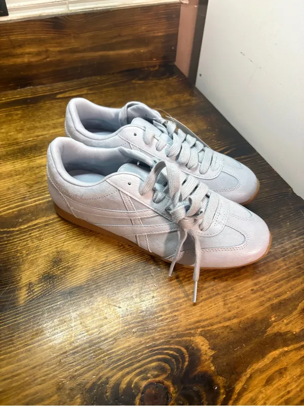Time and tru pale blue sneakers size 6 - Image 2