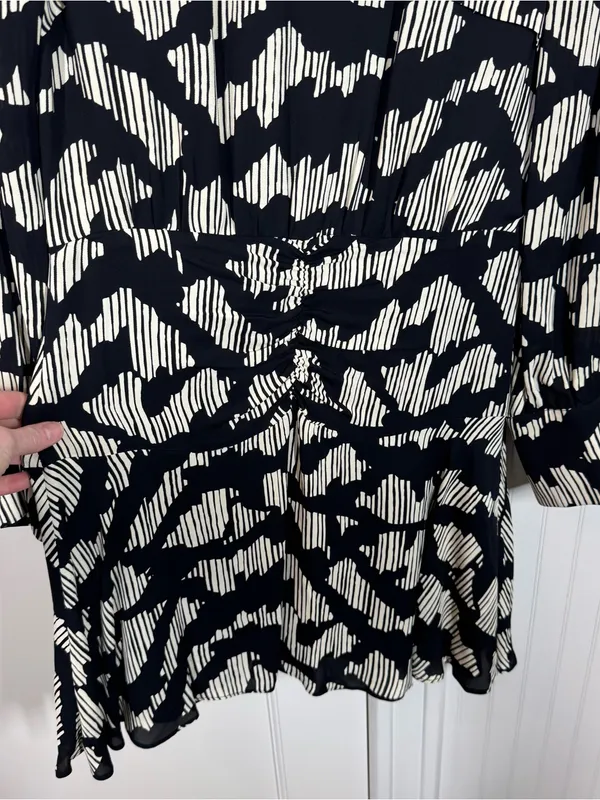REISS Miya Ruched Long Sleeve Printed Mini Dress Size 6 black and white classy‎ - Image 4