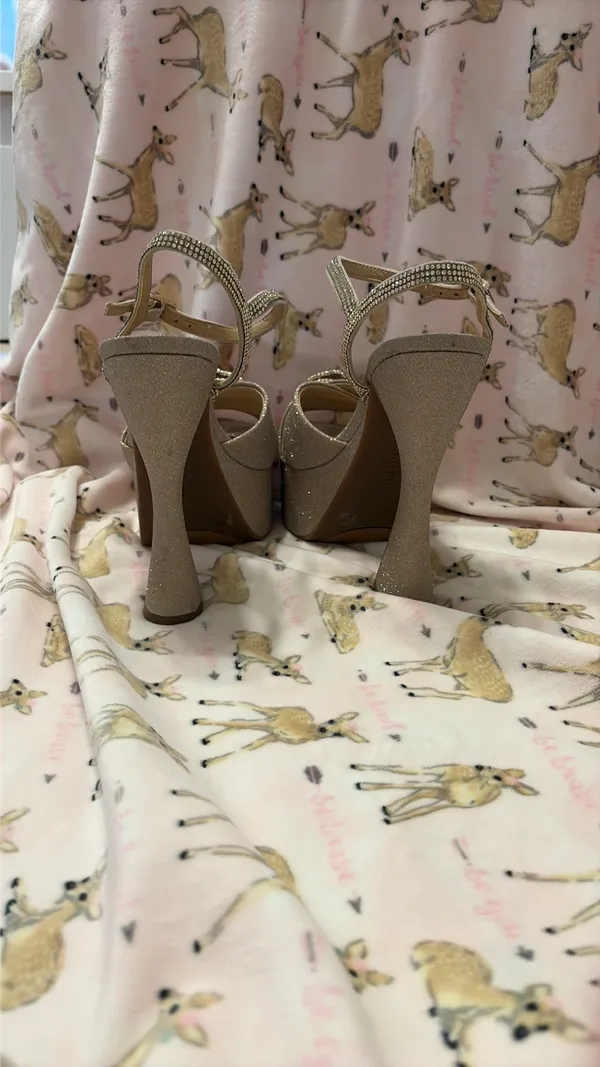 Gianni Bini Gold sparkly Heels - Image 3