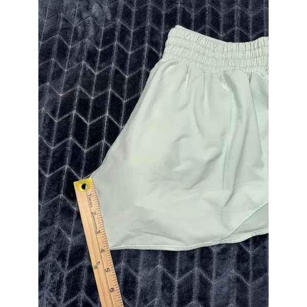 Lululemon Women Hotty Hot High Rise Lined Short Light Green Size 6 - Image 9