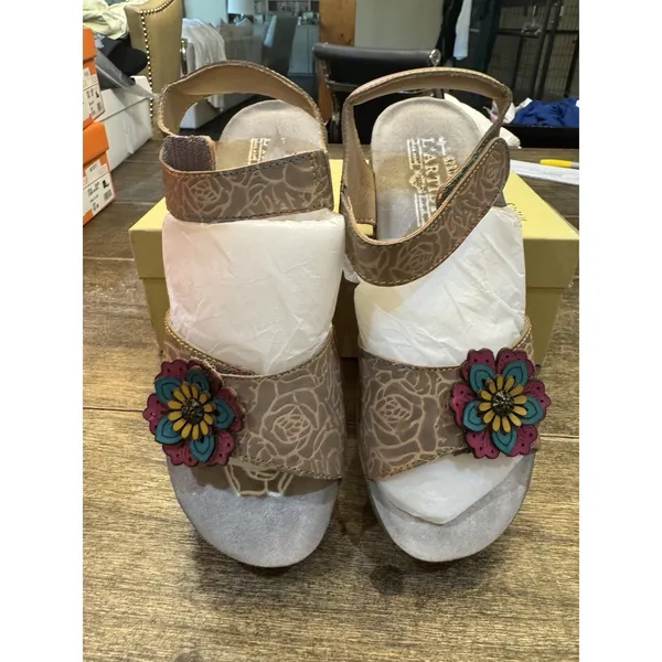 L'Artiste "Cuteness" leather wedge sandals gray multi Size 38 US 7.5‎ - Image 2