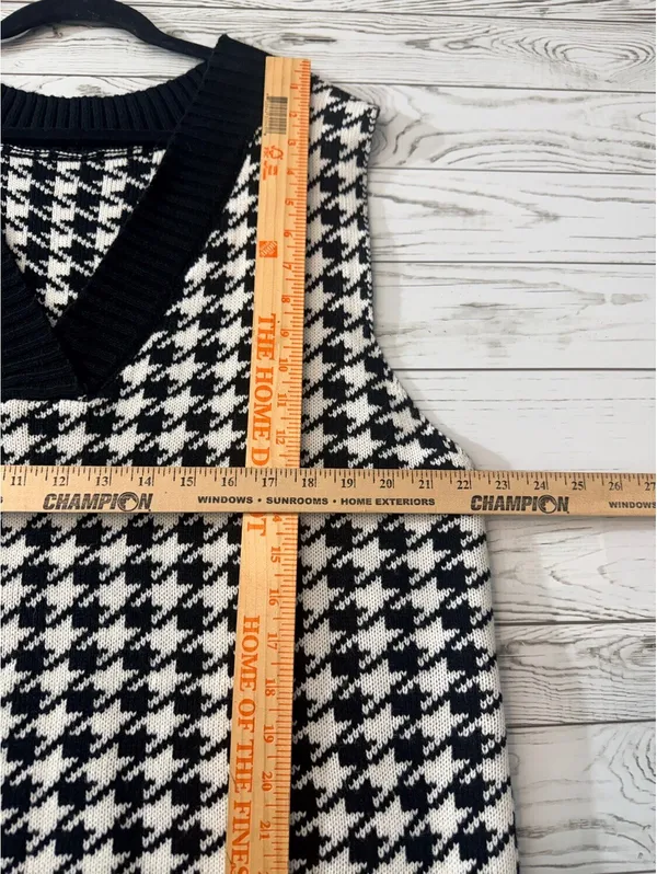 Black and White Houndstooth Knit Sweater Vest V Neck Sleeveless Size XL - Image 7