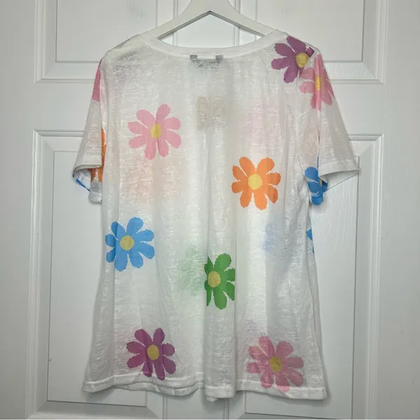 BloomChic NWT‎ T-Shirt White Floral Print Short Sleeve V Neck Casual Top 12 - Image 4