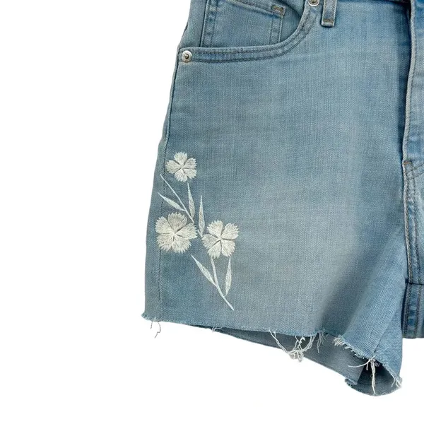 Levi's Mile High Blue Floral Embroidered Light Wash Denim‎ Shorts Size 28 - Image 5