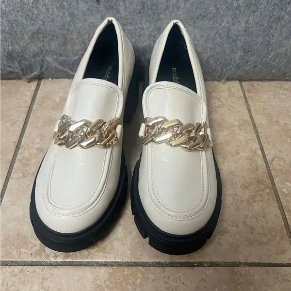 Madden girl Woman Size 6.5 Elegant Cream chunky Loafers with‎ Gold Chain Details - Image 2
