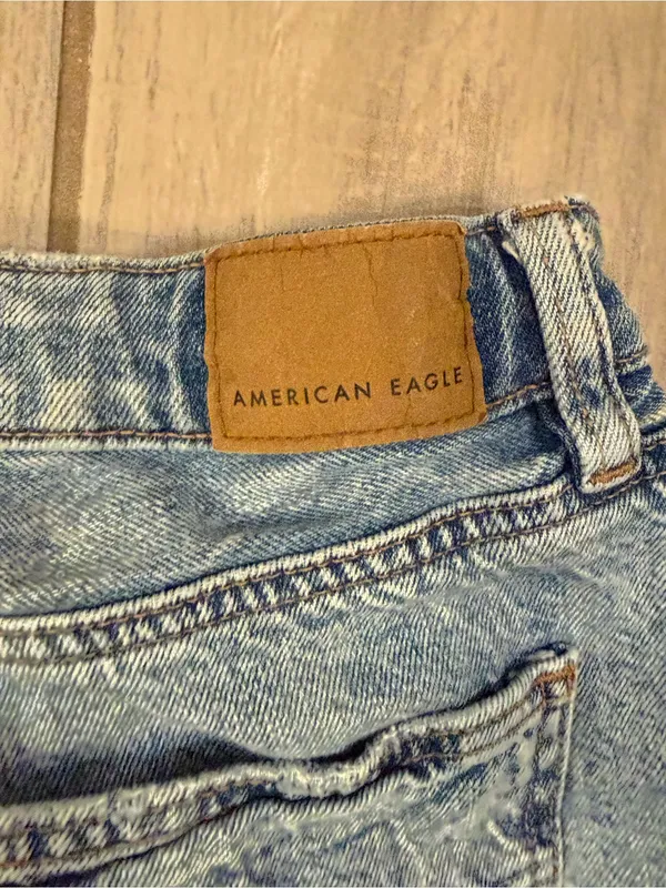 American Eagle distressed denim shorts size 00 high rise - Image 5