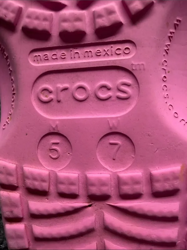 CROCS Classic Clog in Pink - Image 8