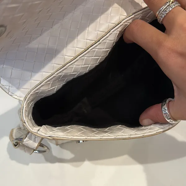 Nasty Gal MOVING SALE White Woven Twisted Handle Shoulder Bag - Image 8