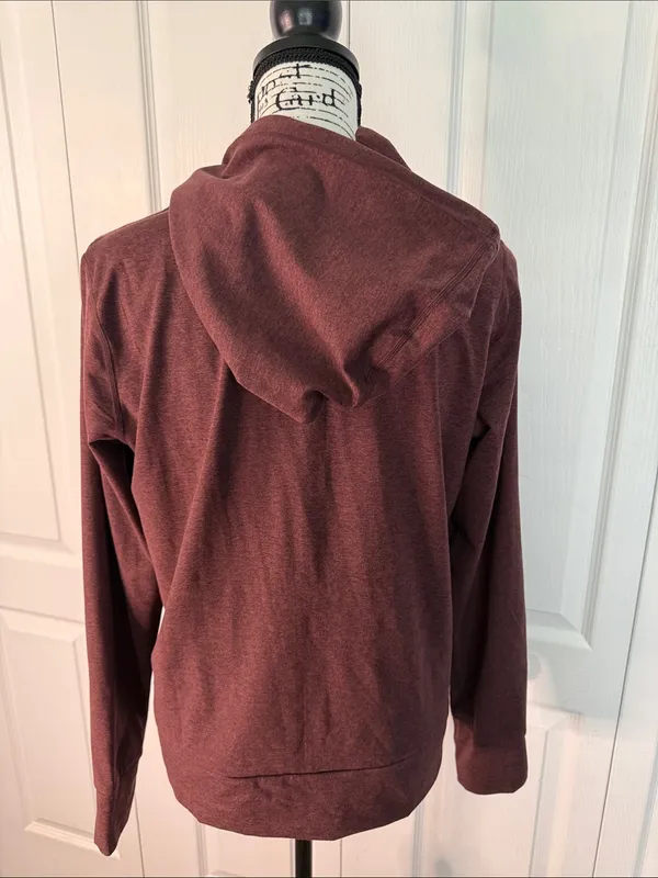Vuori Woman’s Halo Performance Hoodie 2.0 in Fig Heather - Image 6