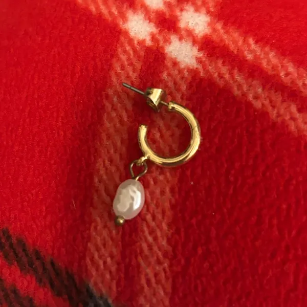 Elegant Gold Hoop Earring with Pearl Drop - Image 4