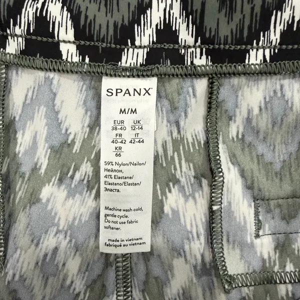 Spanx Sunshine Gray Black Chevron Print Pull-On Shorts Size Medium - Image 7