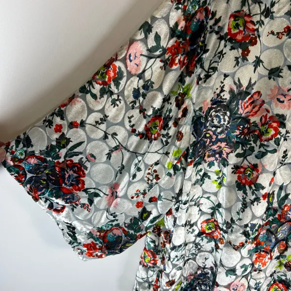Maeve Anthropologie Burnout Velvet Silk Blend Floral Wrap Top Silver Grey‎ Large - Image 4