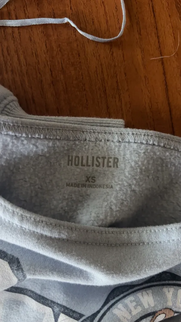 Hollister Long Sleeve Cropped Shirt - Image 3