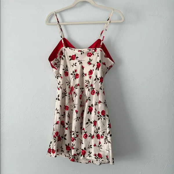 Kathy Ireland Cream and Red Rose Floral Satin Chemise - Image 4
