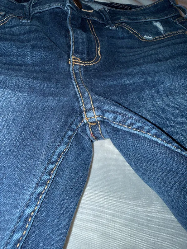 Hollister Jeans Low-Rise Super Skinny Distressed - Image 2