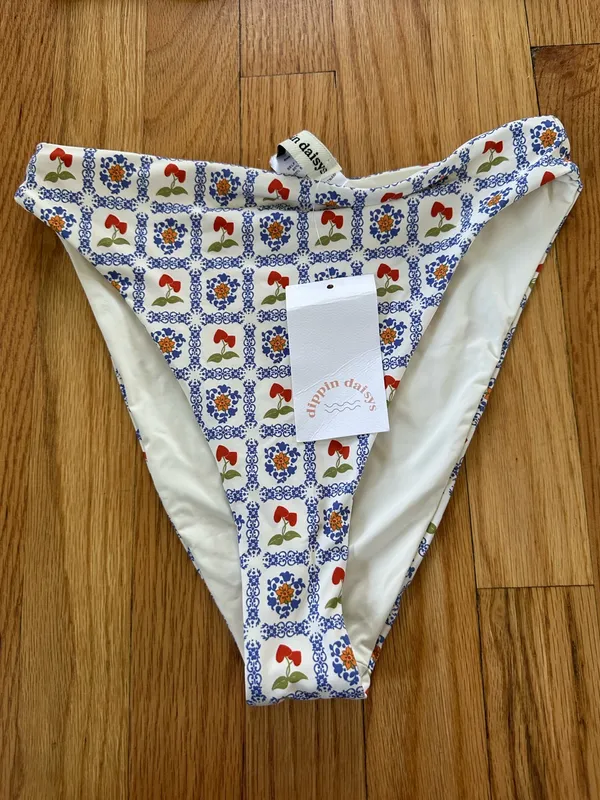 NWT Dippin’ Daisys Bikini Set in Palermo Print size Small - Image 6