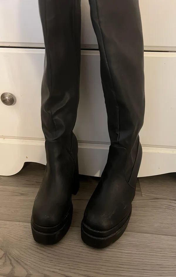 Black Platform Boots Size 8 - Image 3