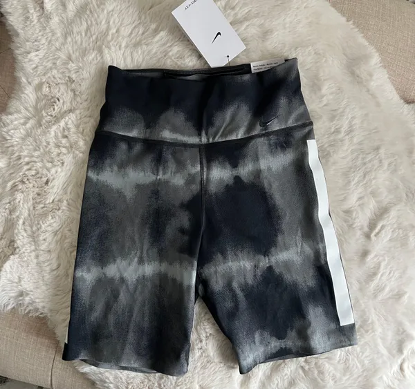 Nike One Luxe Women's 7" Mid-Rise Printed Training Shorts NWT - Image 9