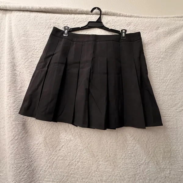 NWT Black pleated mini skort Size L - Image 2