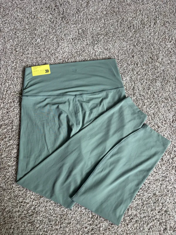 Green Target Leggings Workout - Image 4