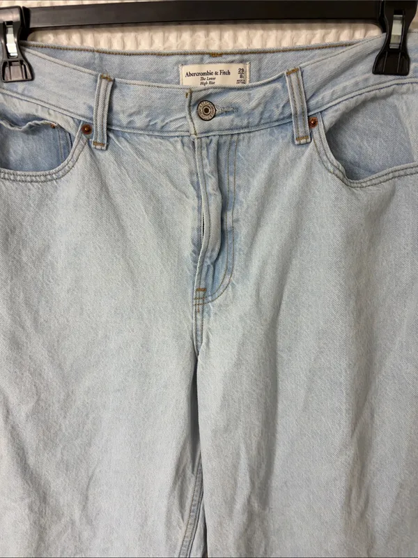 Abercrombie & Fitch The Loose High Rise Light Wash Jeans 29/8 - Image 4