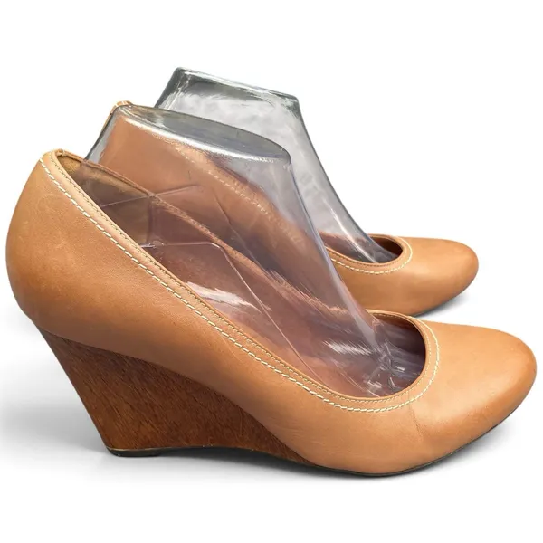 Clarks Indigo Purity Snow Tan Leather Wedge Pumps 9.5 Wooden Heel Casual - Image 4