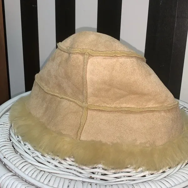 Y2K Vintage Tan Faux Suede /Fur Shearling Bucket Hat Reversible Unisex - Image 5