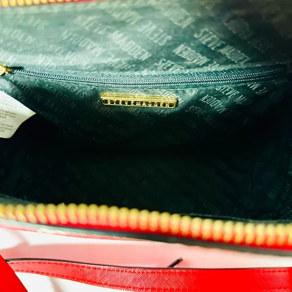 Steve Madden Red Logo Crossbody Bag NWOT 9” x 6” x 4” - Image 9