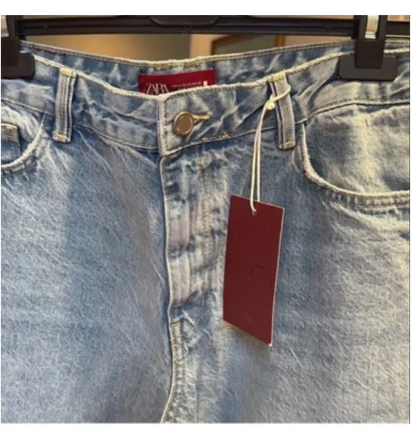 Zara Women Relaxed Light Blue Washed Jeans - Image 3