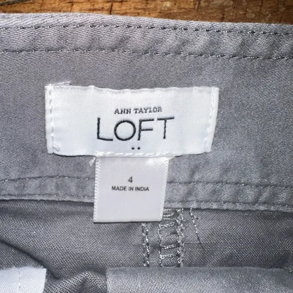 Loft gray size 4 Y2K cargo relaxed straight skirt - Image 2