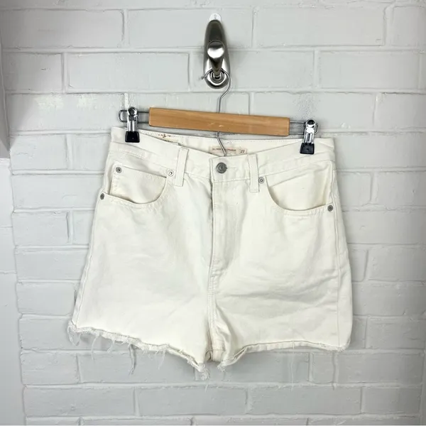 Levi’s Cream 70s High Slim Straight Cutoff Denim Shorts Size 27 - Image 2