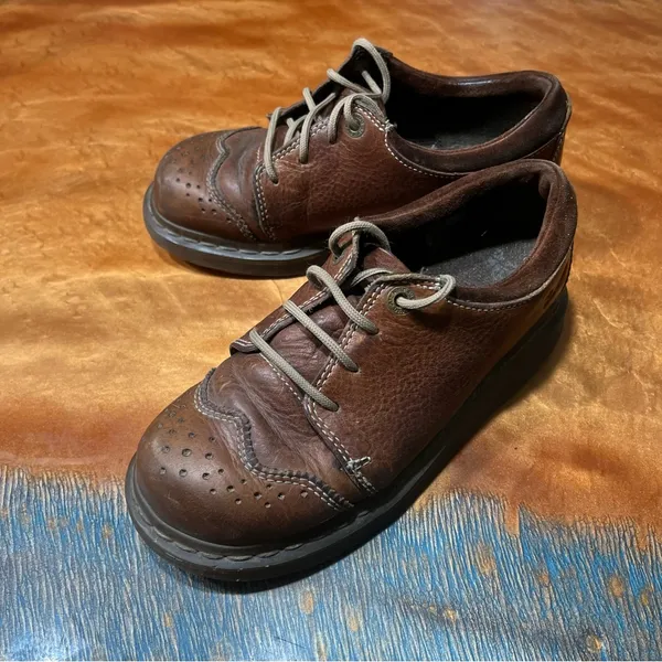 Vintage Dr. Martens Brown Leather Wingtip Oxfords size 6 air ware preppy grunge - Image 2