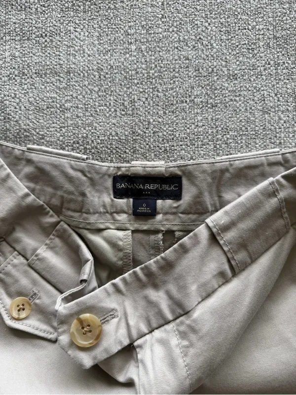 Banana Republic Women's‎ Button-Accent Shorts in Burgundy and Khaki - Image 4