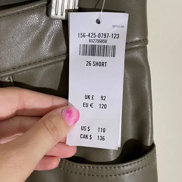 NWT Abercrombie and Fitch The 90s Straight Leg High Rise Vegan Leather Pants 2S - Image 5