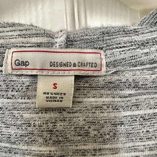 Gap long sleeved space dyed grey striped hoodie - Image 7