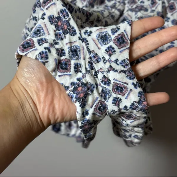 American eagle Women Blue/White Print floral‎ romper size XXS - Image 3